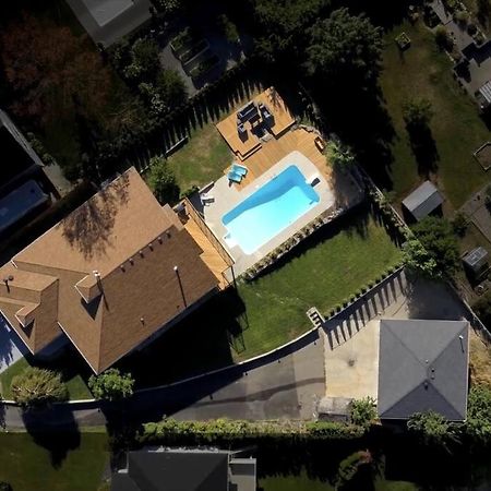 Luxurious 5 Bedroom House With Pool & Sauna Вест-Келоуна Экстерьер фото