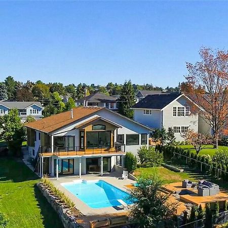 Luxurious 5 Bedroom House With Pool & Sauna Вест-Келоуна Экстерьер фото