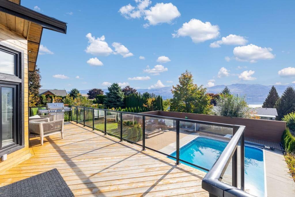 Luxurious 5 Bedroom House With Pool & Sauna Вест-Келоуна Экстерьер фото