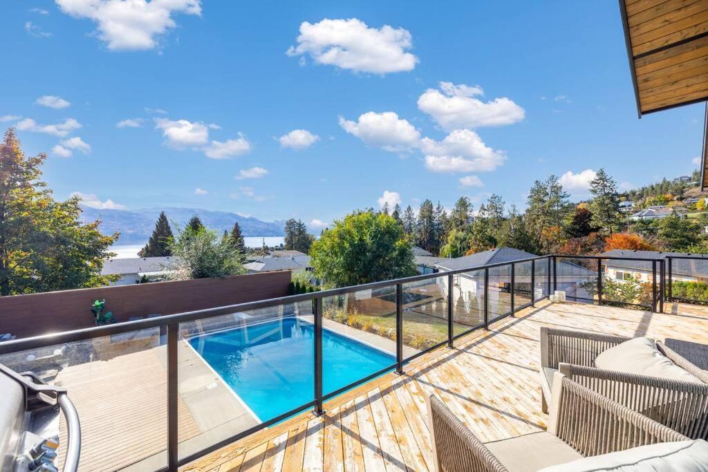 Luxurious 5 Bedroom House With Pool & Sauna Вест-Келоуна Экстерьер фото