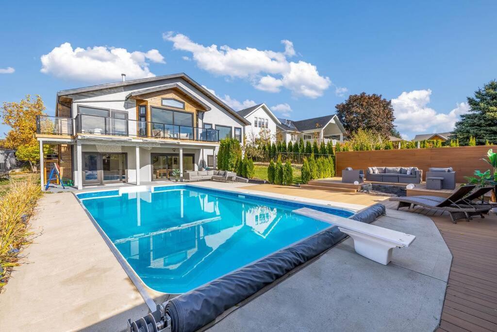 Luxurious 5 Bedroom House With Pool & Sauna Вест-Келоуна Экстерьер фото