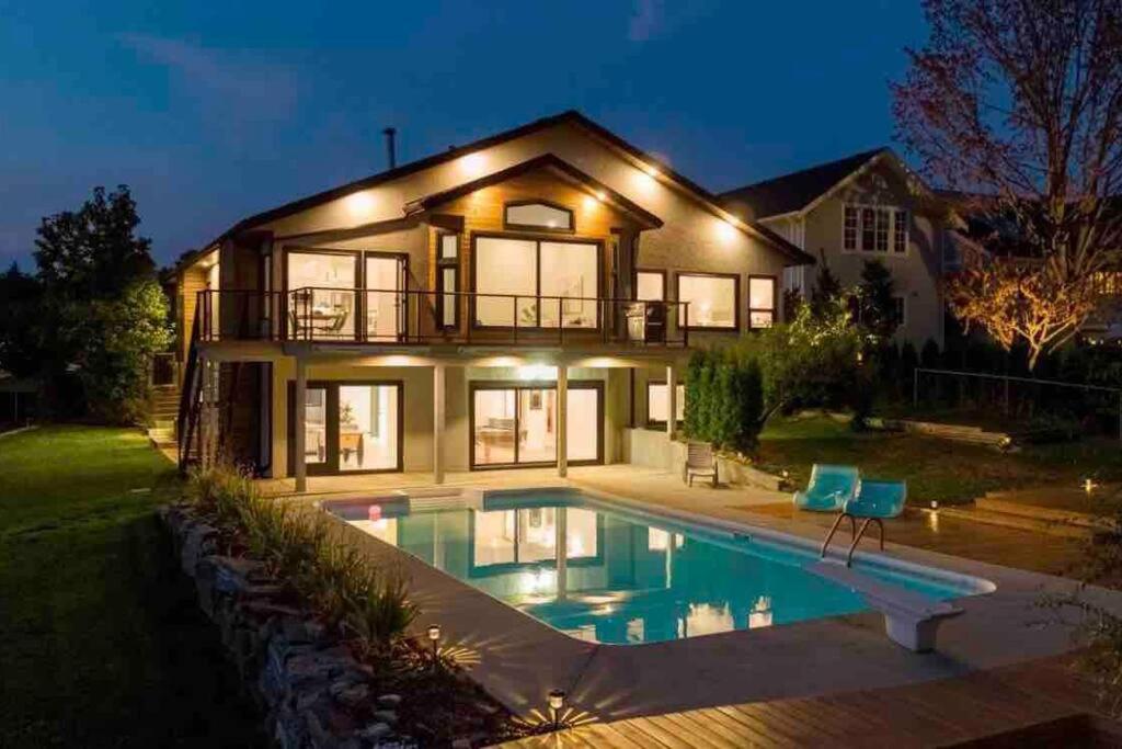 Luxurious 5 Bedroom House With Pool & Sauna Вест-Келоуна Экстерьер фото